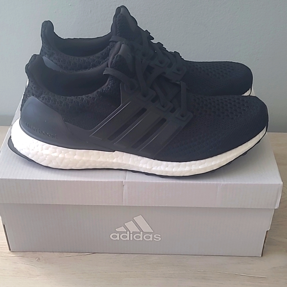 Adidas ultraboost 5.0 DNA black size 8.5